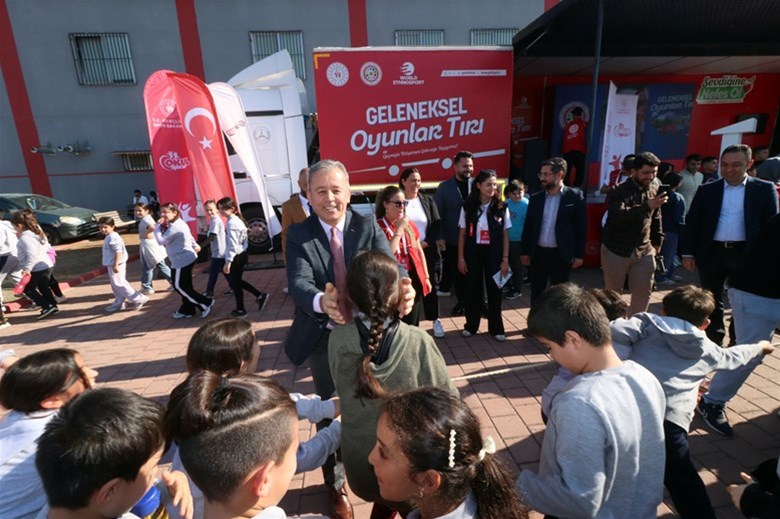 Geleneksel Oyunlar Tırının Rotası Adanaydı